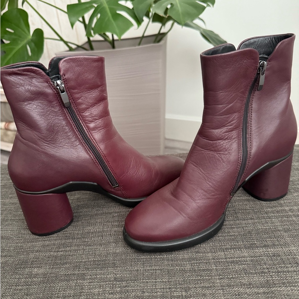 Ecco Rich Burgundy Ankle Boots